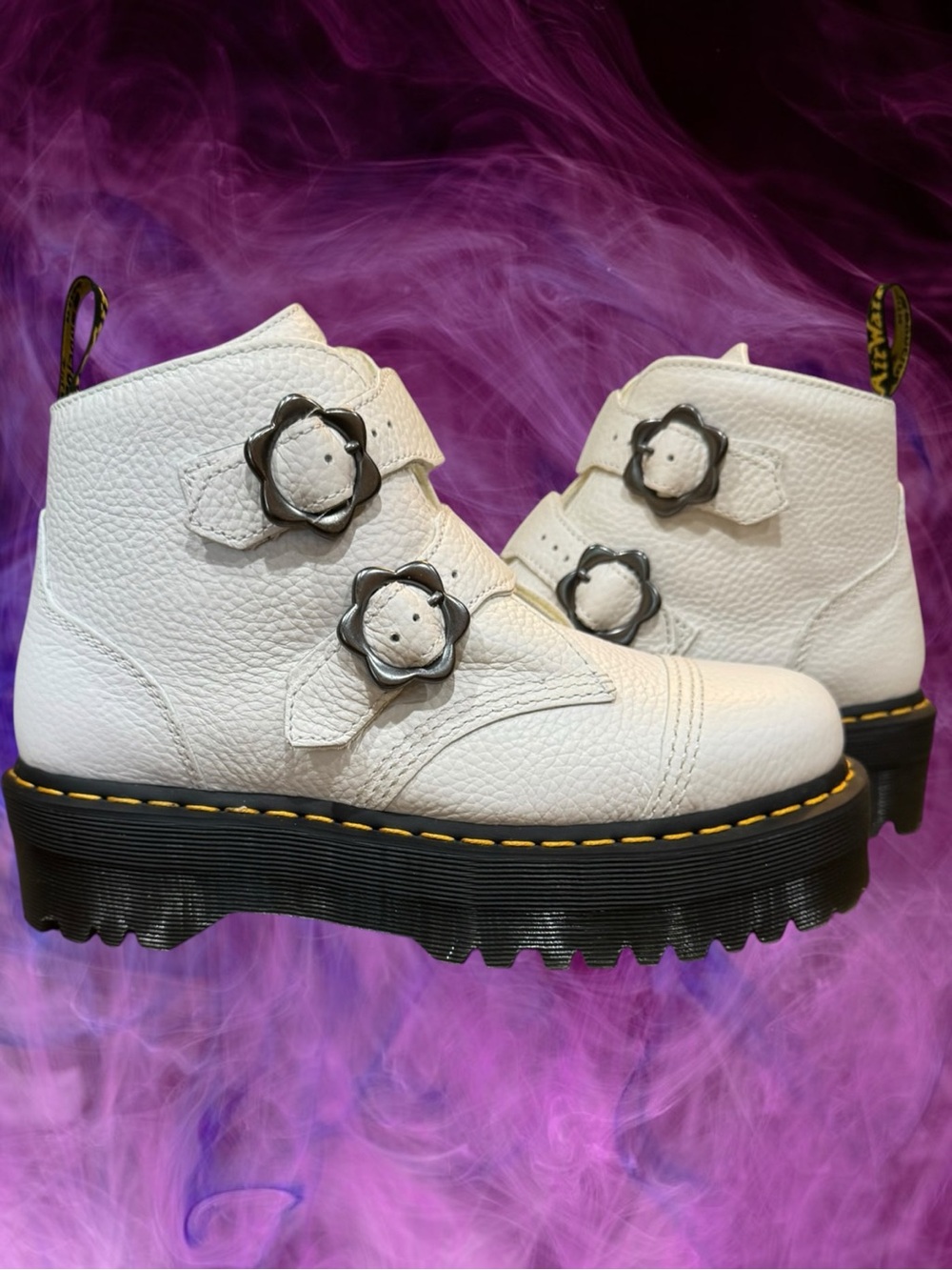 Dr. Martens Devon Flower Buckle White Pebbled Leather Platform Boots Sz 9 NEW - Picture 16 of 16